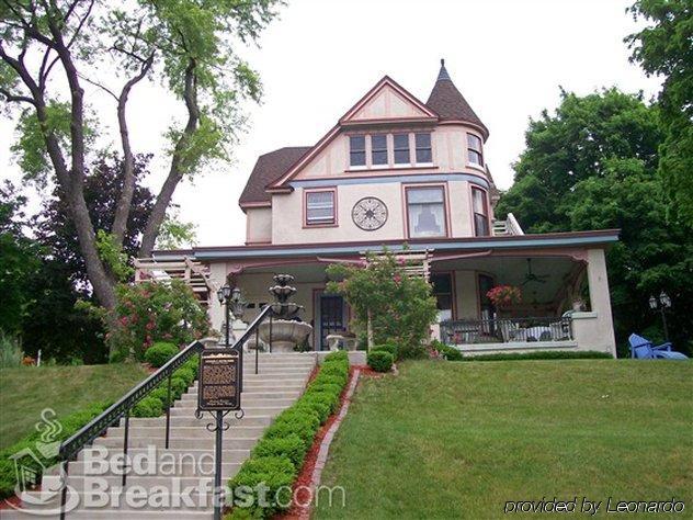 Isadoras Bed And Breakfast West Bend Exterior foto
